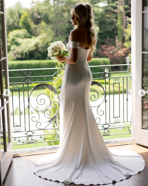 Victoria Schultz posing for a picture in her wedding gown, posted on July 26, 2024 | Source: Instagram/antpagephoto and alenkafilms