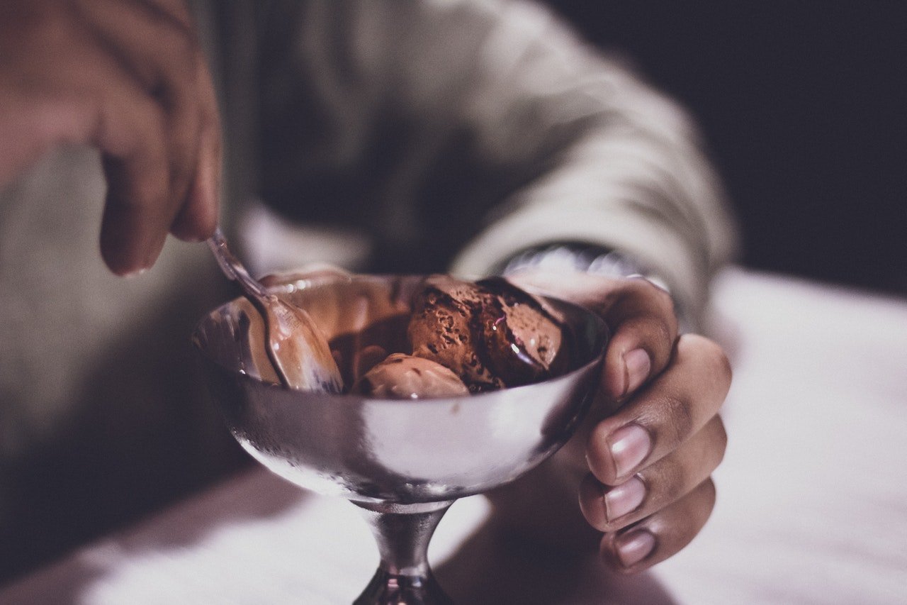 Photo of a chocolatey drink in a cup | Photo: Pexels