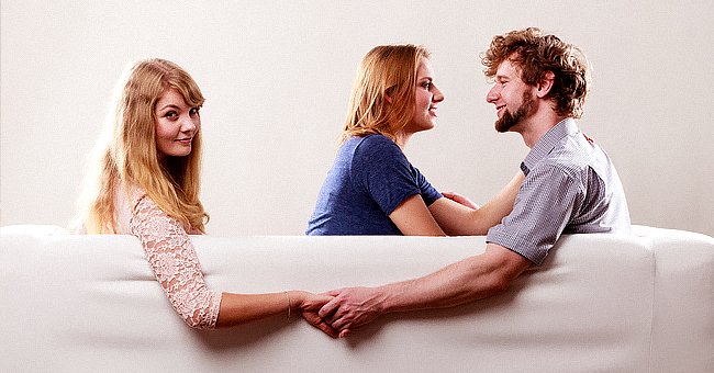 Un homme qui trompe sa compagne avec une autre fille. | Photo : Getty Images