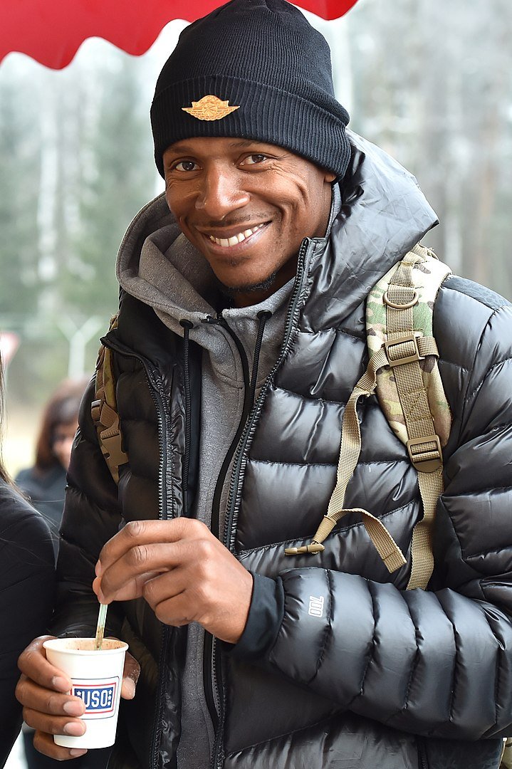 Ray Allen at the United Services Organizations Holiday Tour at the 7th Army Training Command’s Grafenwoehr, Germany, Dec. 8, 2016 | Photo: Wikimedia Commons Images