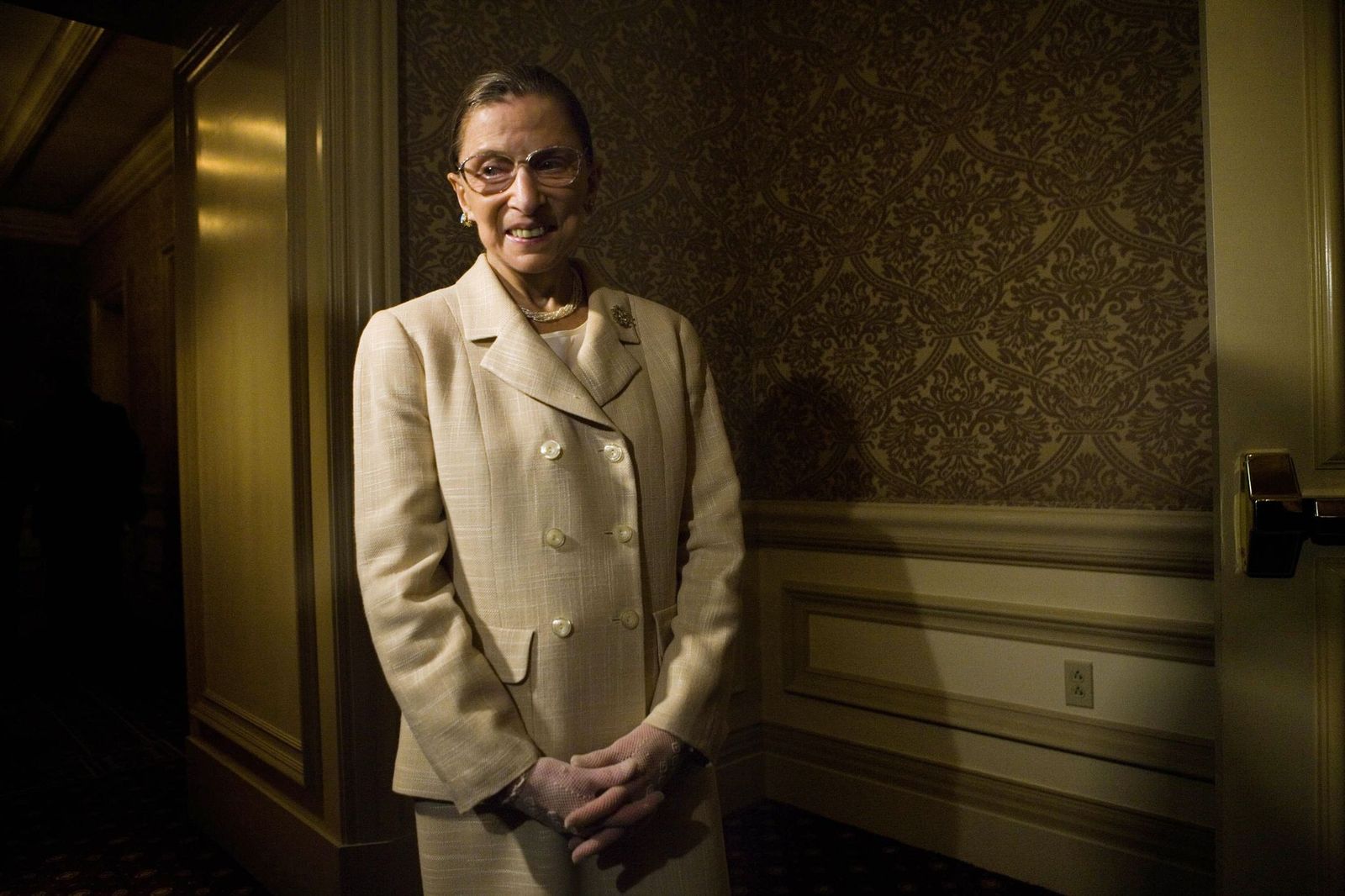 US Supreme Court Justice Ruth Bader Ginsburg at a dinner to honor Chile's first female president Michelle Bachelet on May 8, 2006. | Photo: Getty Images