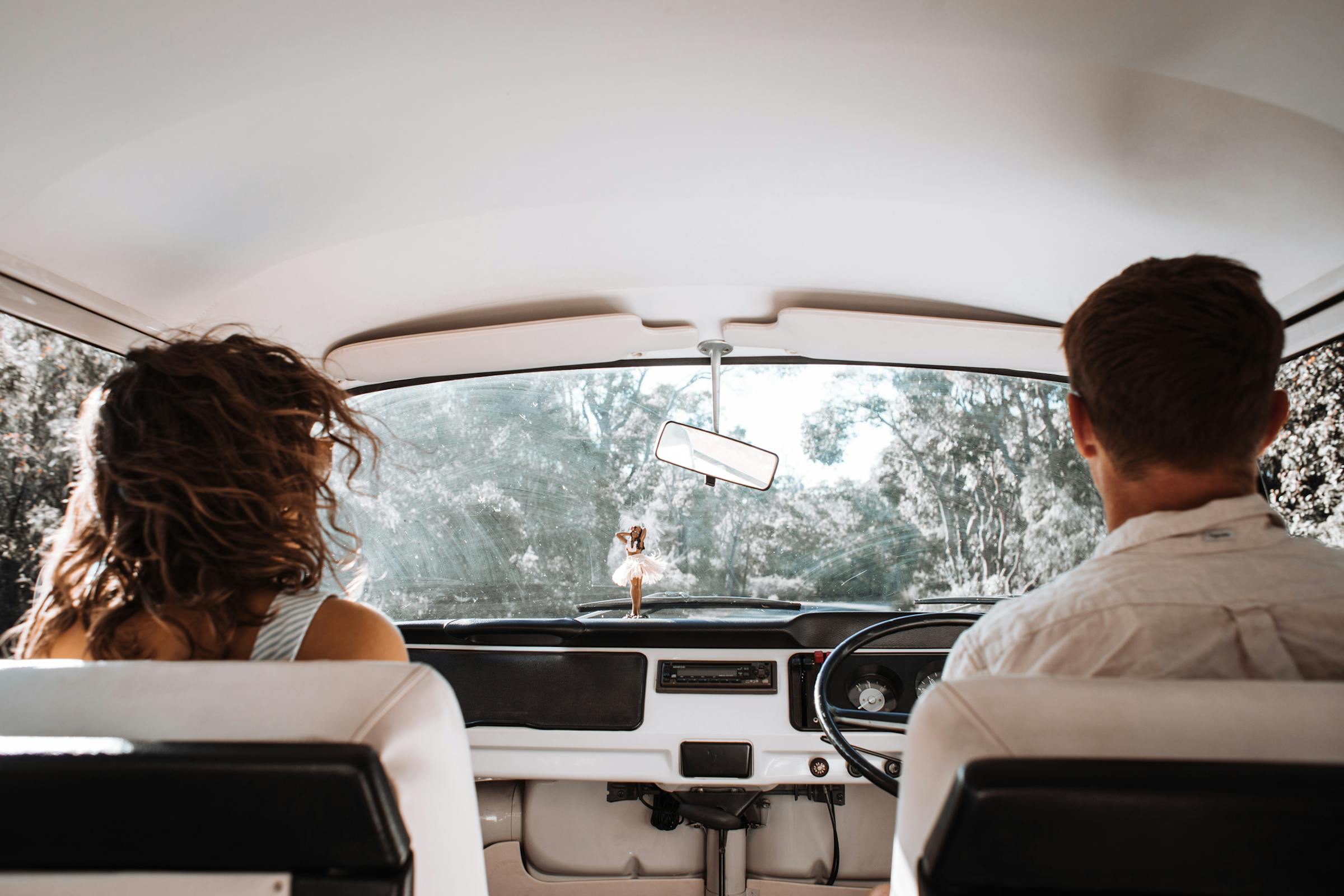 A man and a woman in a vintage car | Source: Pexels