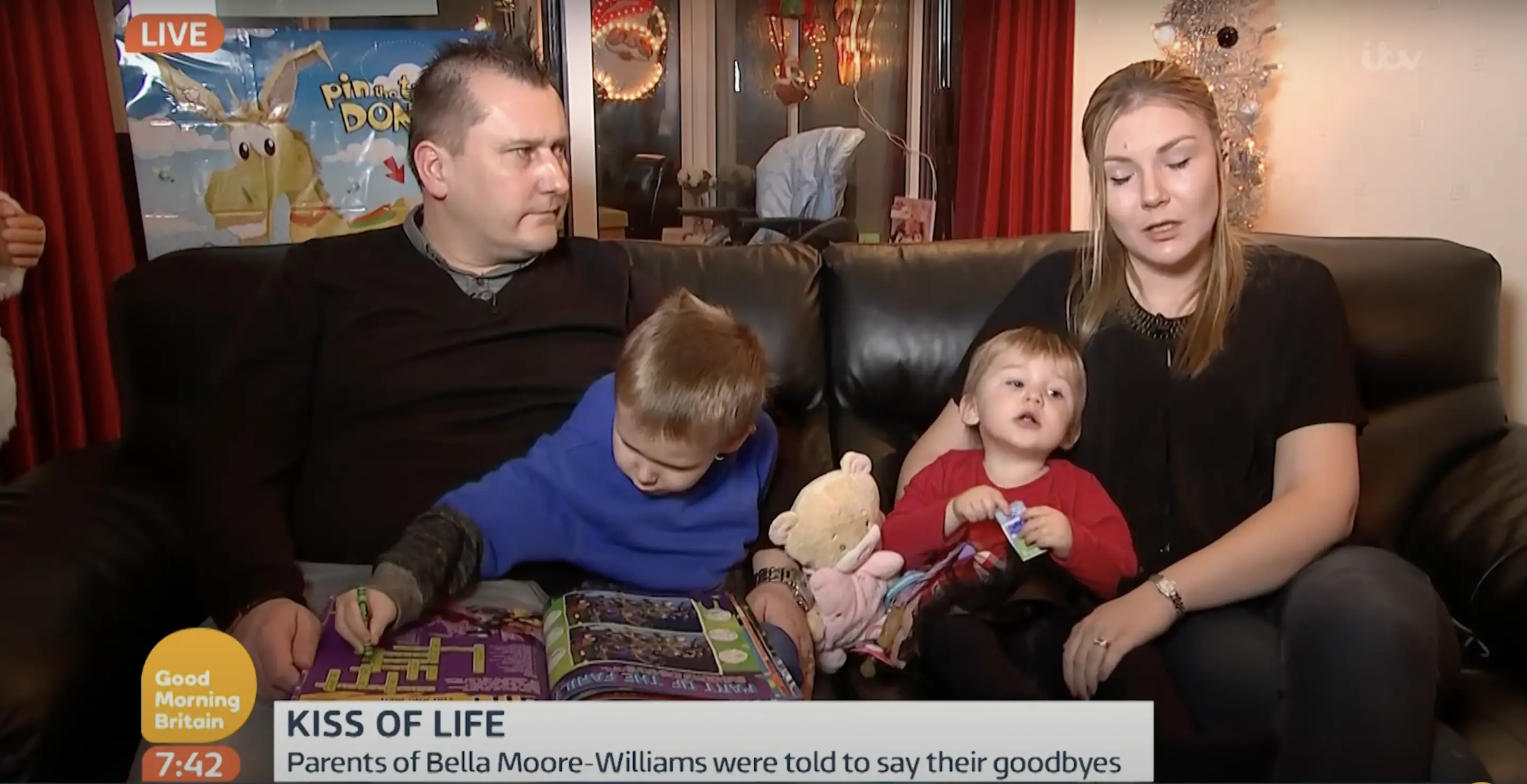 Lee, Bobby, Bella, and Francesca Moore-Williams in an interview from Essex on December 29, 2015 | Source: YouTube/Good Morning Britain