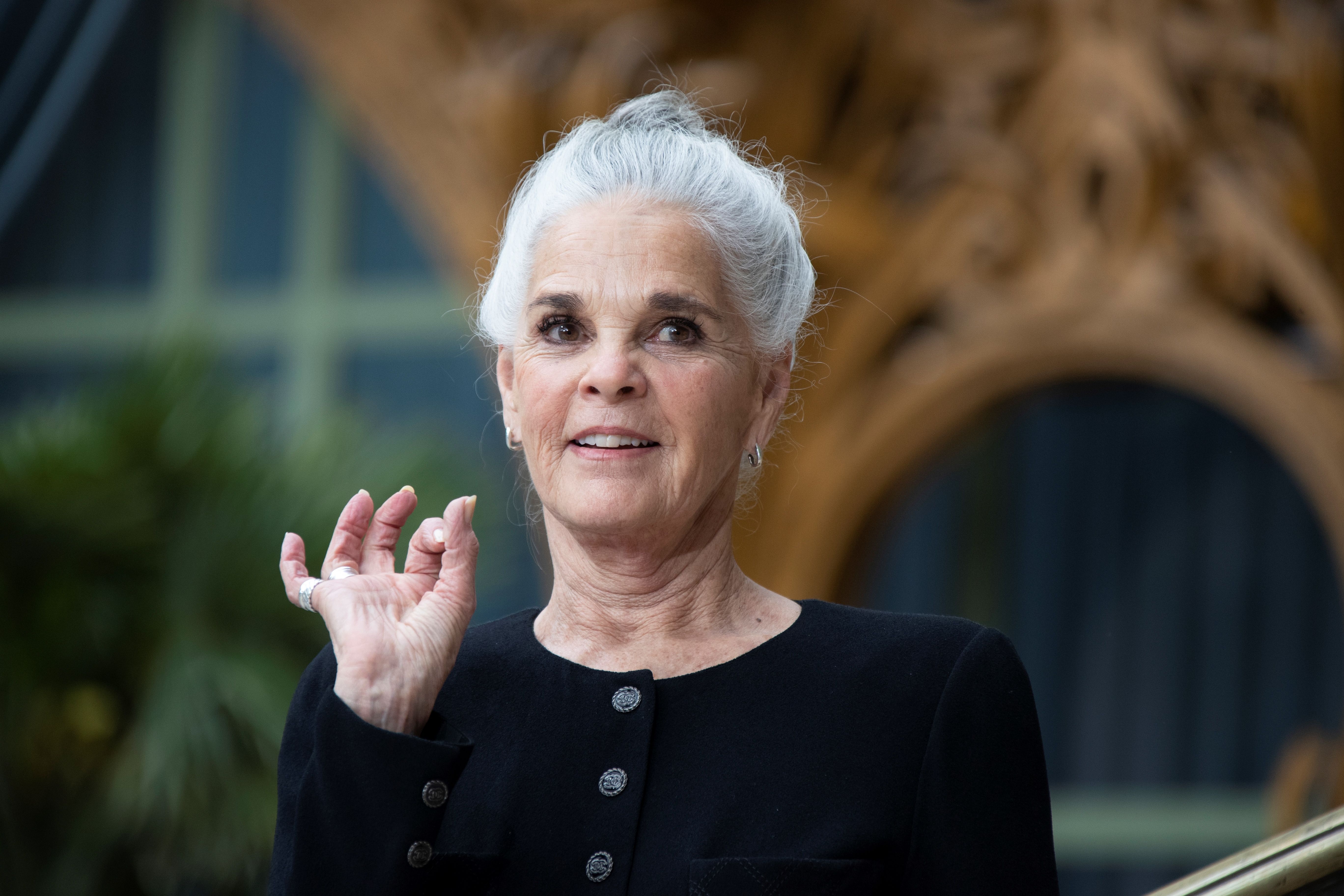 Ali MacGraw at a photocall for the Chanel Cruise 2020 Collection : Photocall In Le Grand Palais on May 03, 2019 in Paris, France | Source: Getty Images
