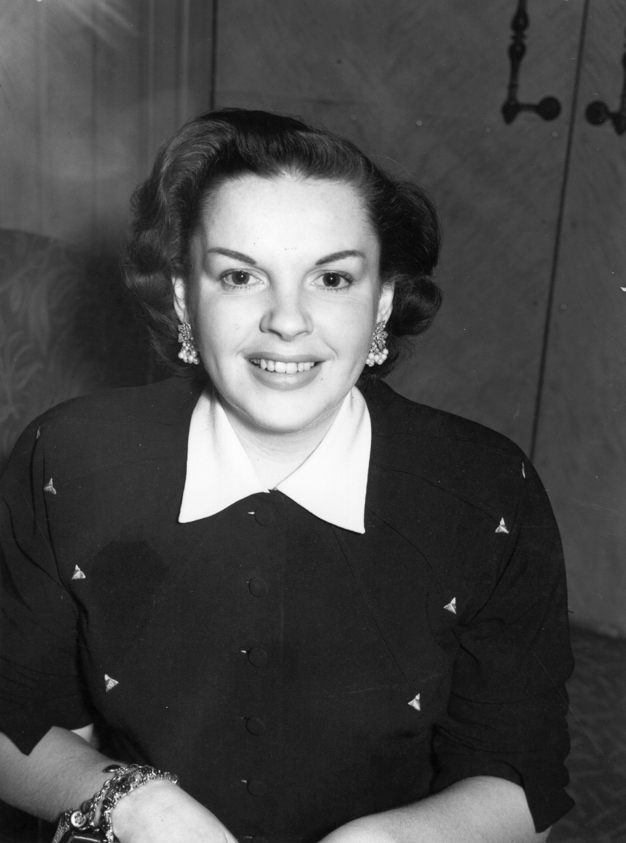 Judy Garland at the Dorchester Hotel on April 06, 1951 | Photo: Getty Images