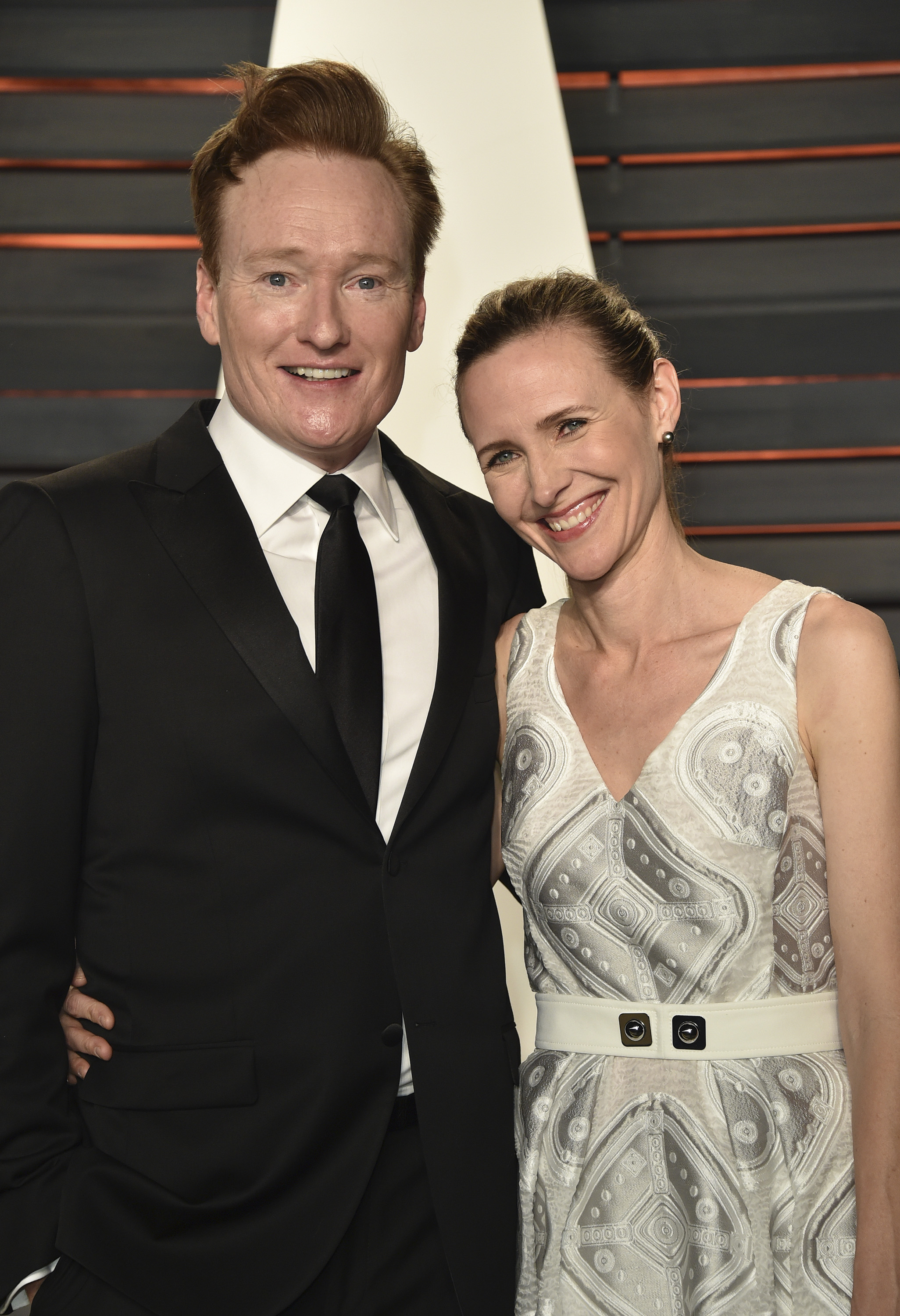 Conan O'Brien and Liza Powel at the 2016 Vanity Fair Oscar Party Hosted By Graydon Carter on February 28, 2016, in Beverly Hills | Source: Getty Images