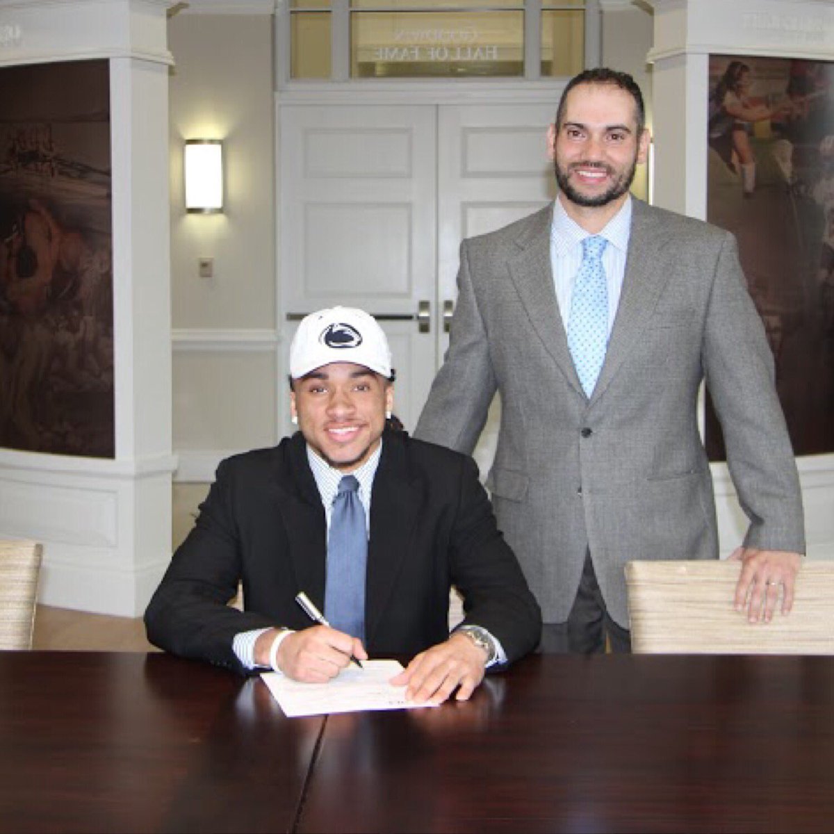 Jonathan Sutherland signing with Penn State | Source: Twitter / @jay_suth