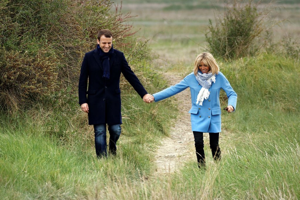 Emmanuel et Brigitte Macron au Touquet-Paris-Plage le 22 avril 2017. | Photo: Getty Images