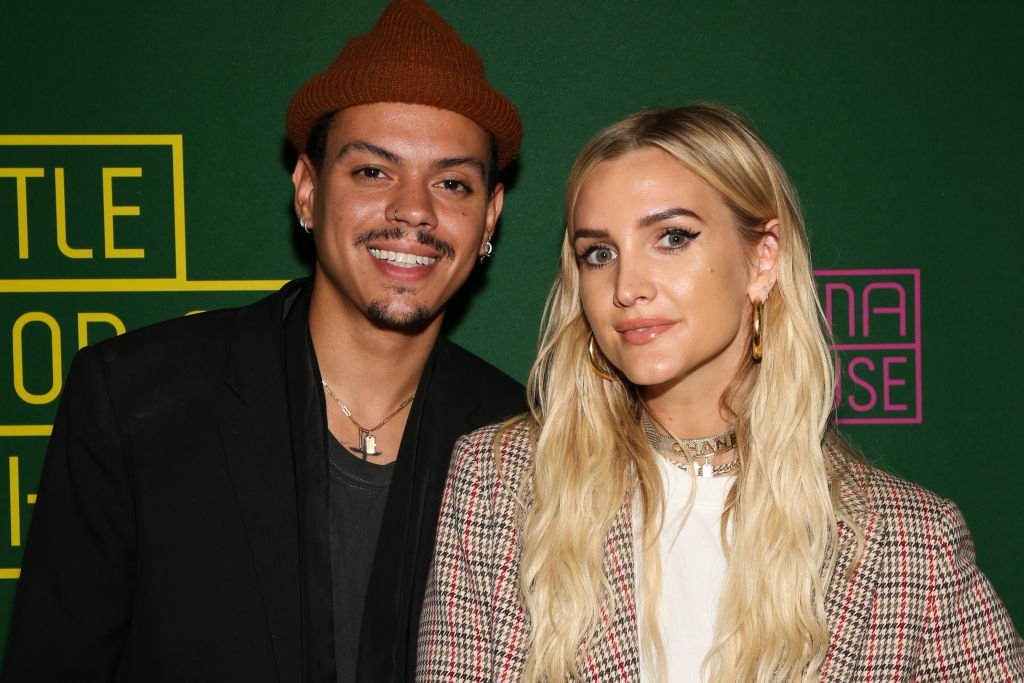 Actor Evan Ross (L) and Singer Ashlee Simpson (R) attend the opening night of "Little Shop Of Horrors" at the Pasadena Playhouse | Photo: Getty Images
