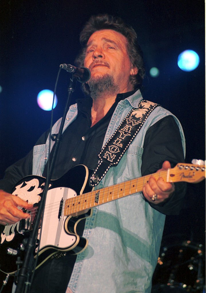 Waylon Jennings performs at the Aladdin Hotel. | Source: Getty Images