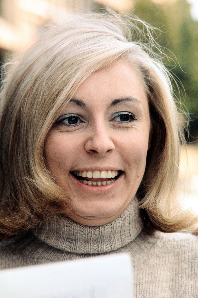 Portrait pris en octobre 1970 à Nice, dans le sud de la France, montrant la chanteuse française Georgette Lemaire souriante. | Photo : Getty Images