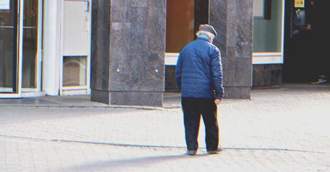 An old man walking down the street | Source: Shutterstock