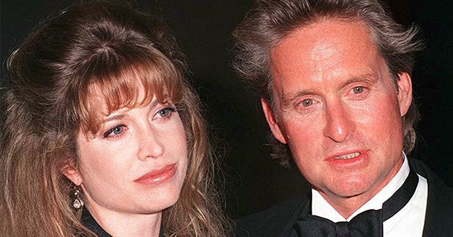 Michael Douglas y Diandra Luker el 29 de septiembre de 1993 en Los Ángeles, California | Foto: Getty Images