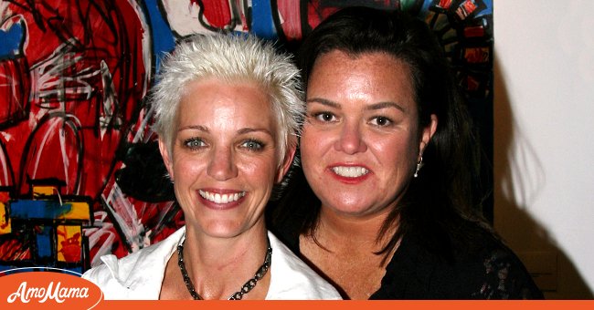 Talk Show Host Rosie O'Donnell and Kelli Carpenter-O'Donnell pose at the opening reception for Rosie O'Donnell's art show "Solace: An Exibition of Paintings" at New World Stages October 9, 2007 in New York City | Photo: Getty Images