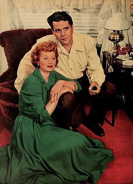 Lucille Ball and Desi Arnaz, 1950. | Source: Wikimedia Commons