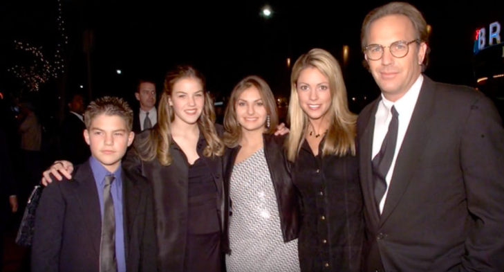 Image source: Youtube/Hollywood Galleria Image source: Youtube/Hollywood Galleria