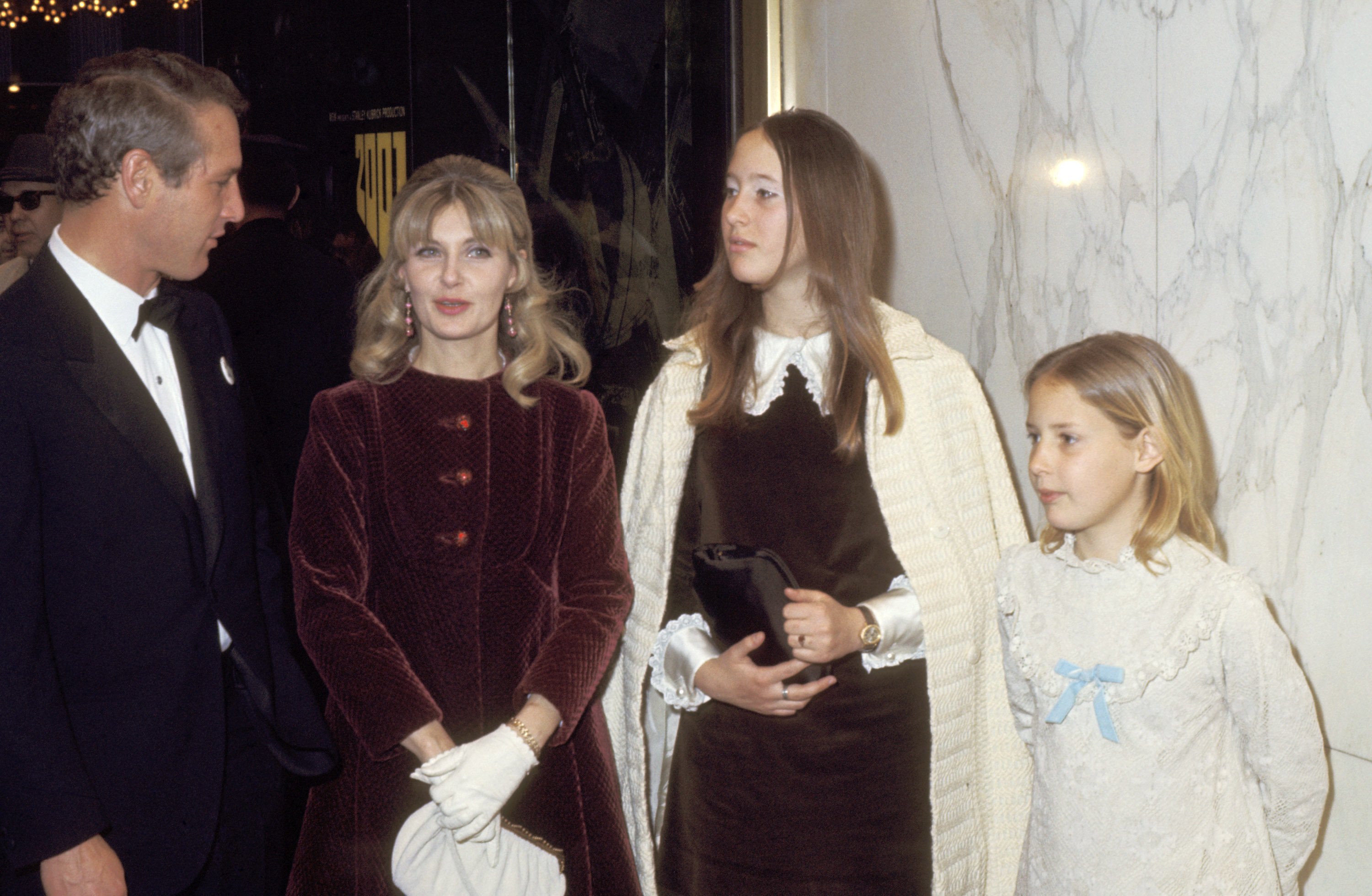 Paul Newman and wife actress Joanne Woodward with their daughters at the "2001: A Space Odyssey" screening on April 3, 1968 in New York City. / Source: Getty Images