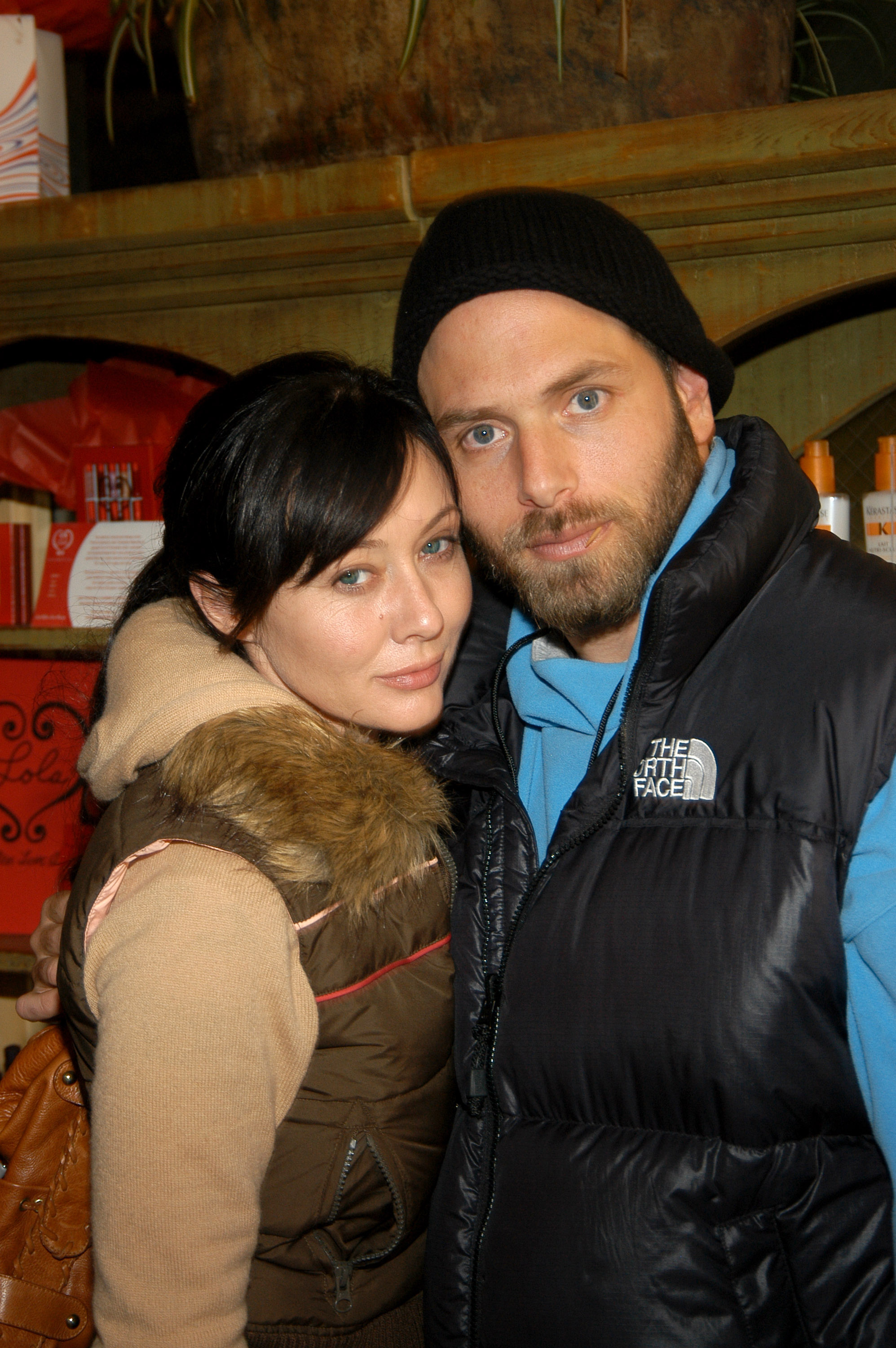 Shannen Doherty and Rick Salomon in Fred Segal at Village, on January 27, 2005. | Source: Getty Images