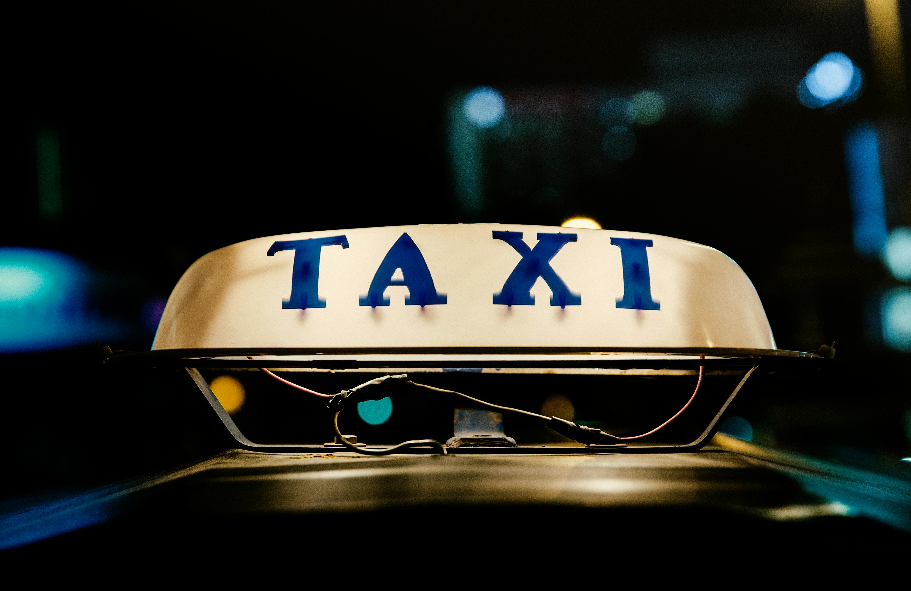 A taxi light on top of the car | Source: Pexels