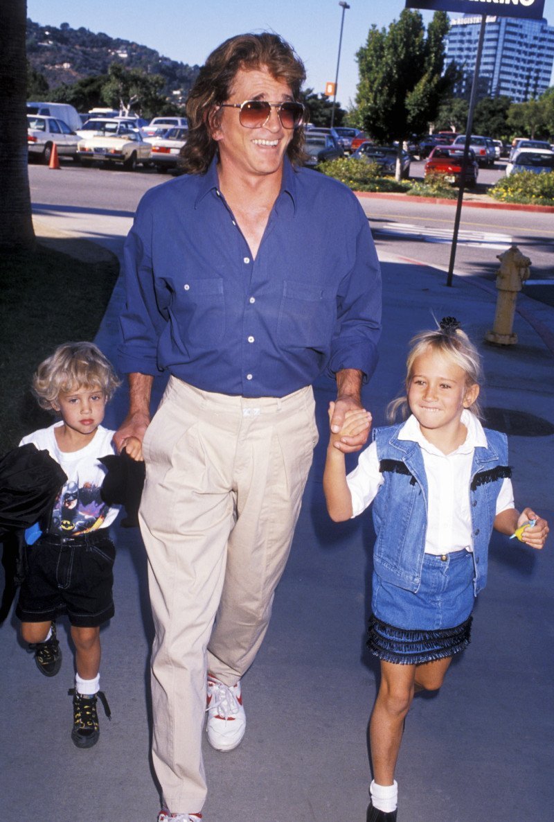 Michael Landon with his daughter, Jennifer, and son, Sean attend "The Wizard" Universal City Premiere on December 2, 1989 at Cineplex Odeon Universal City Cinemas in Universal City, California. | Photo: Getty Images