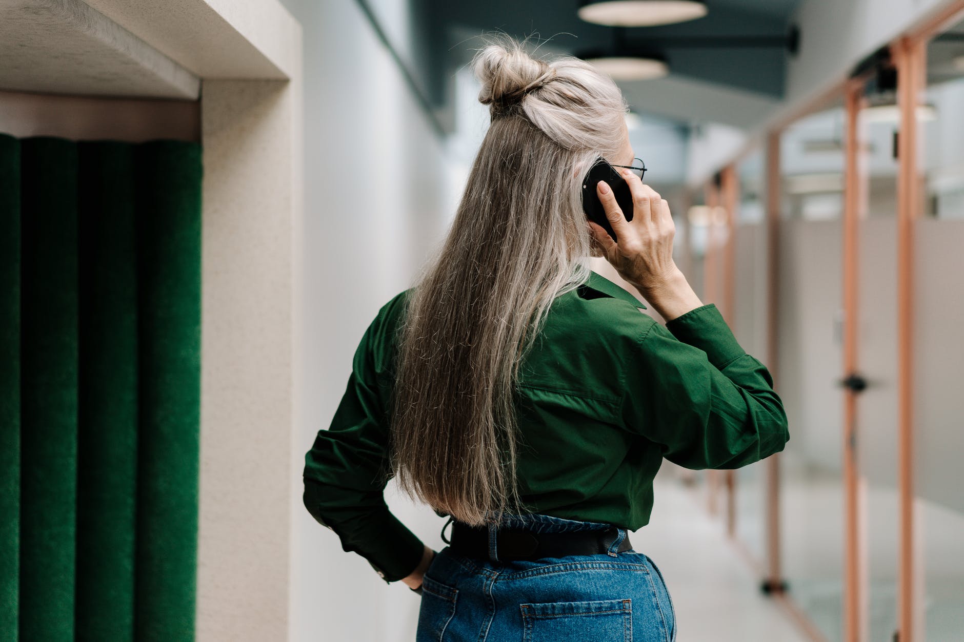 My mom called unexpectedly. | Source: Pexels