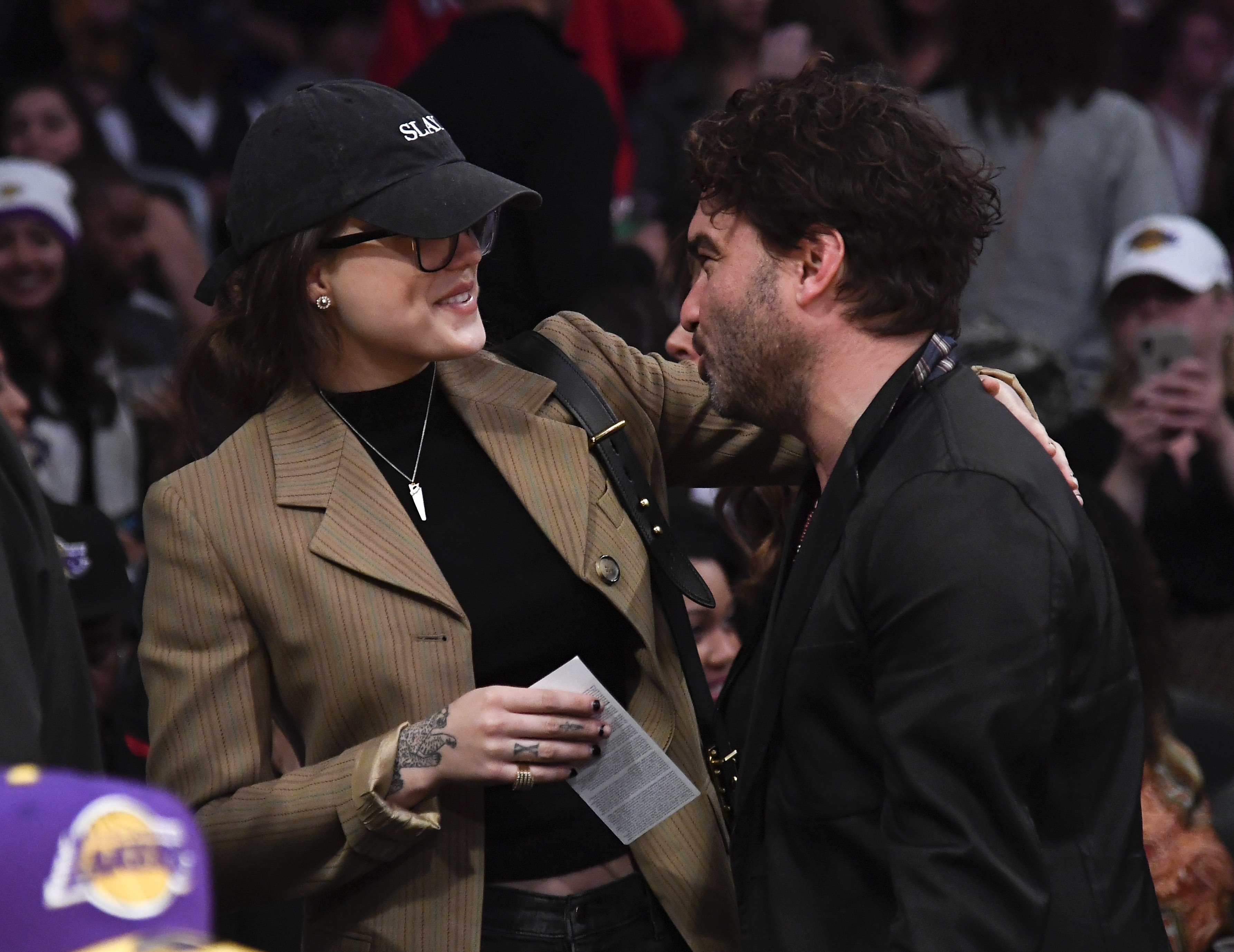 Johnny Galecki and Alaina Meyer attend a basketball game between Charlotte Hornets and Los Angeles Lakers at Staples Center on March 29, 2019 in Los Angeles, California. | Source: Getty Images