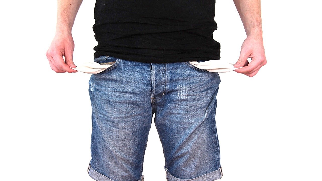 A show of empty pockets illustrating having no money. | Source: Pixabay.