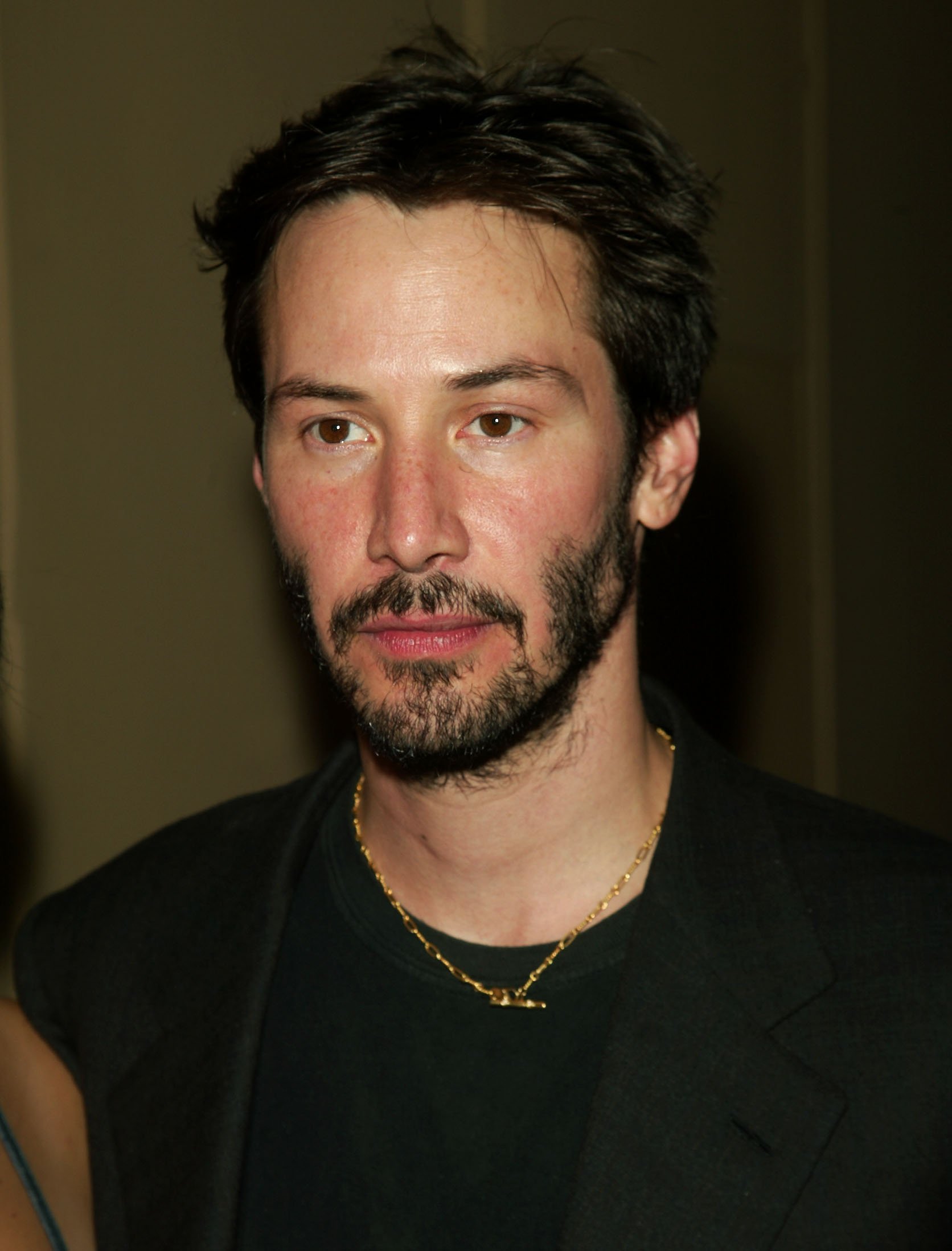 Keanu Reevesposes for a picture at the 40th New York Film Festival's opening night with the "About Schmidt" premiere on September 27, 2002, in New York City | Source: Getty Images