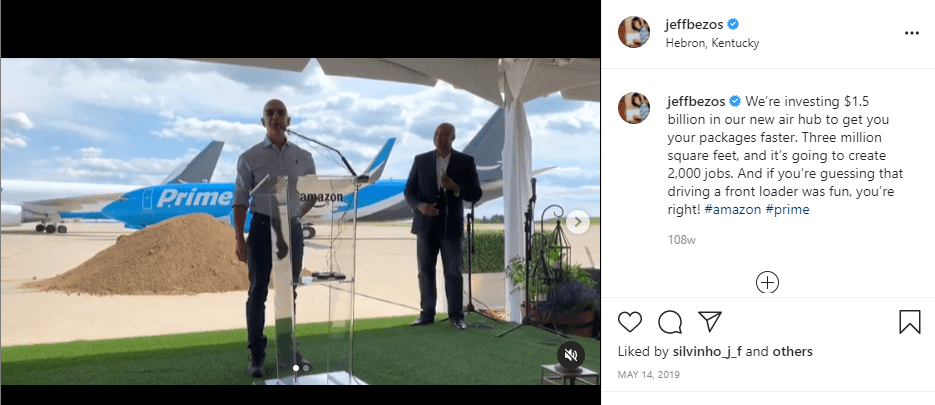 Jeff Bezos giving a talk on Instagram | Photo: Instagram/jeffbezos