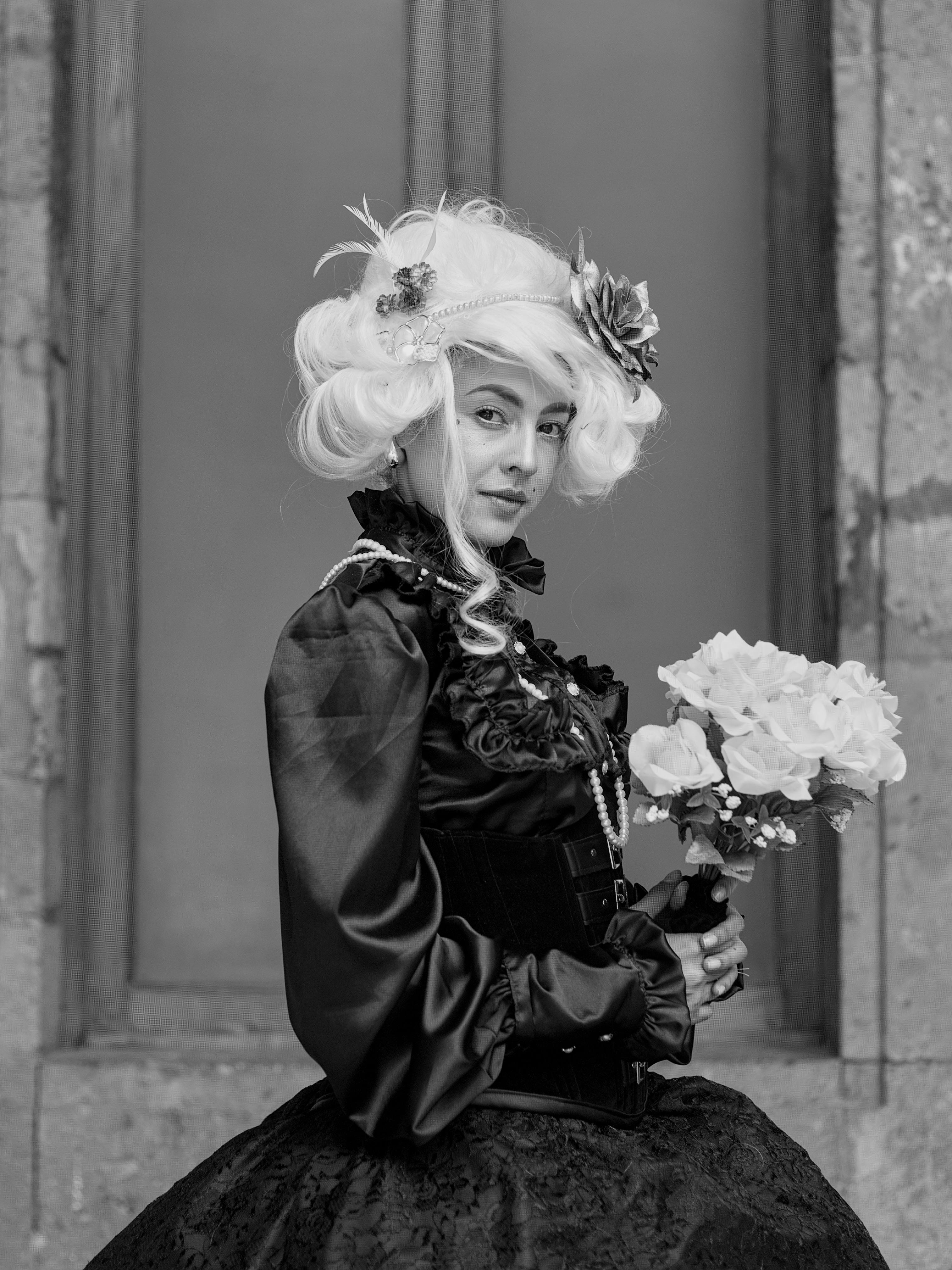 A woman dressed in black | Source: Pexels