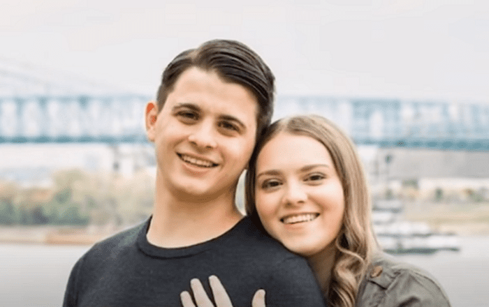 Mikayla y Anthony Bishop celebraron su boda con 83 invitados. | Foto: YouTube/ WLWT