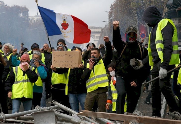 Les Gilets Jaunes qui manifestent. l Source: Getty Images