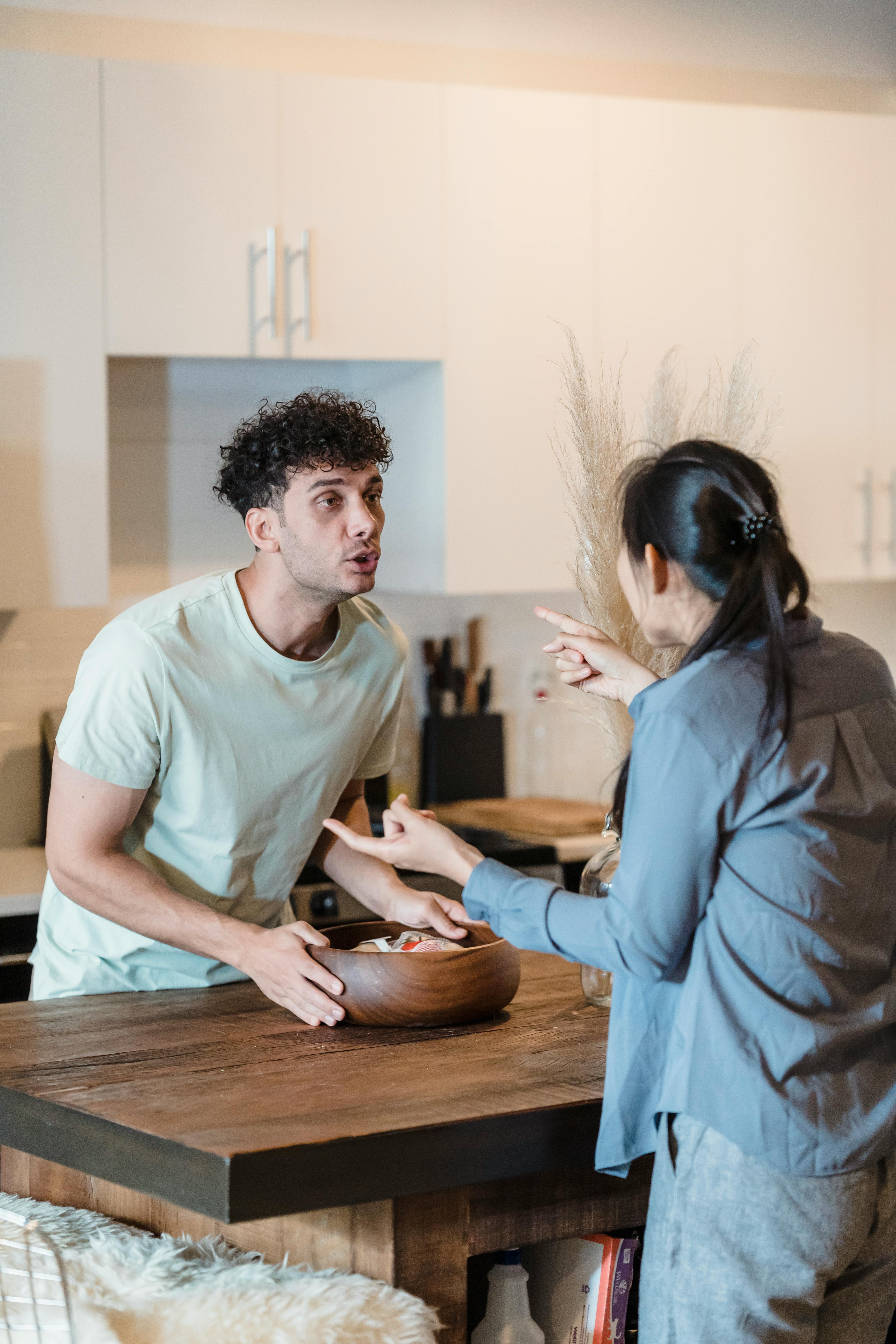 A couple in disagreement | Source: Pexels