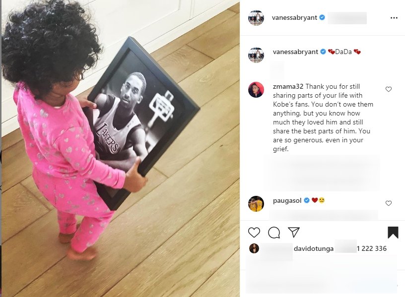 Vanessa and Kobe Bryant's daughter Bianka Bella Bryant hold a picture of her late dad. | Source: Instagram/vanessabryant