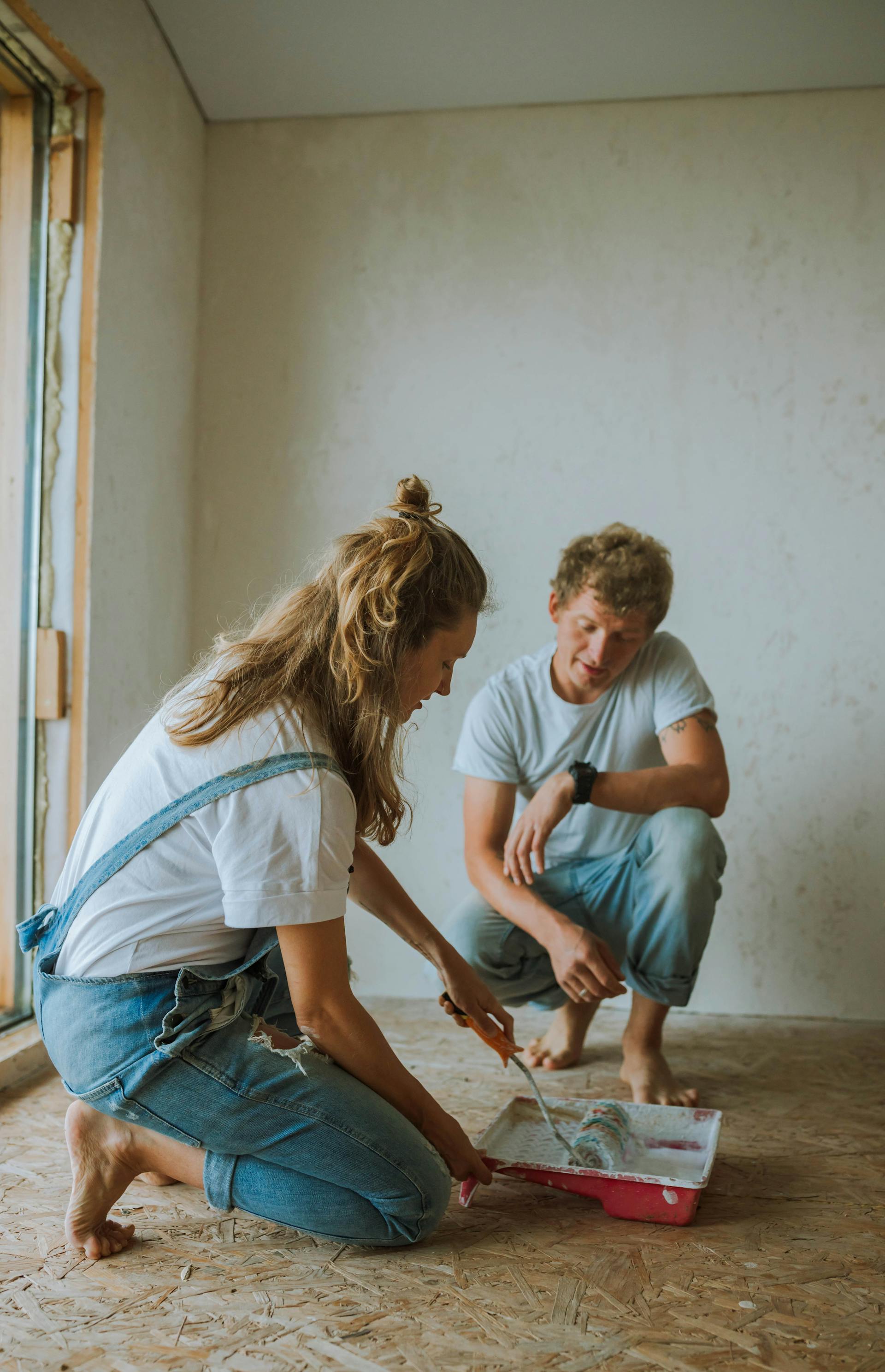 A couple painting their house together | Source: Pexels