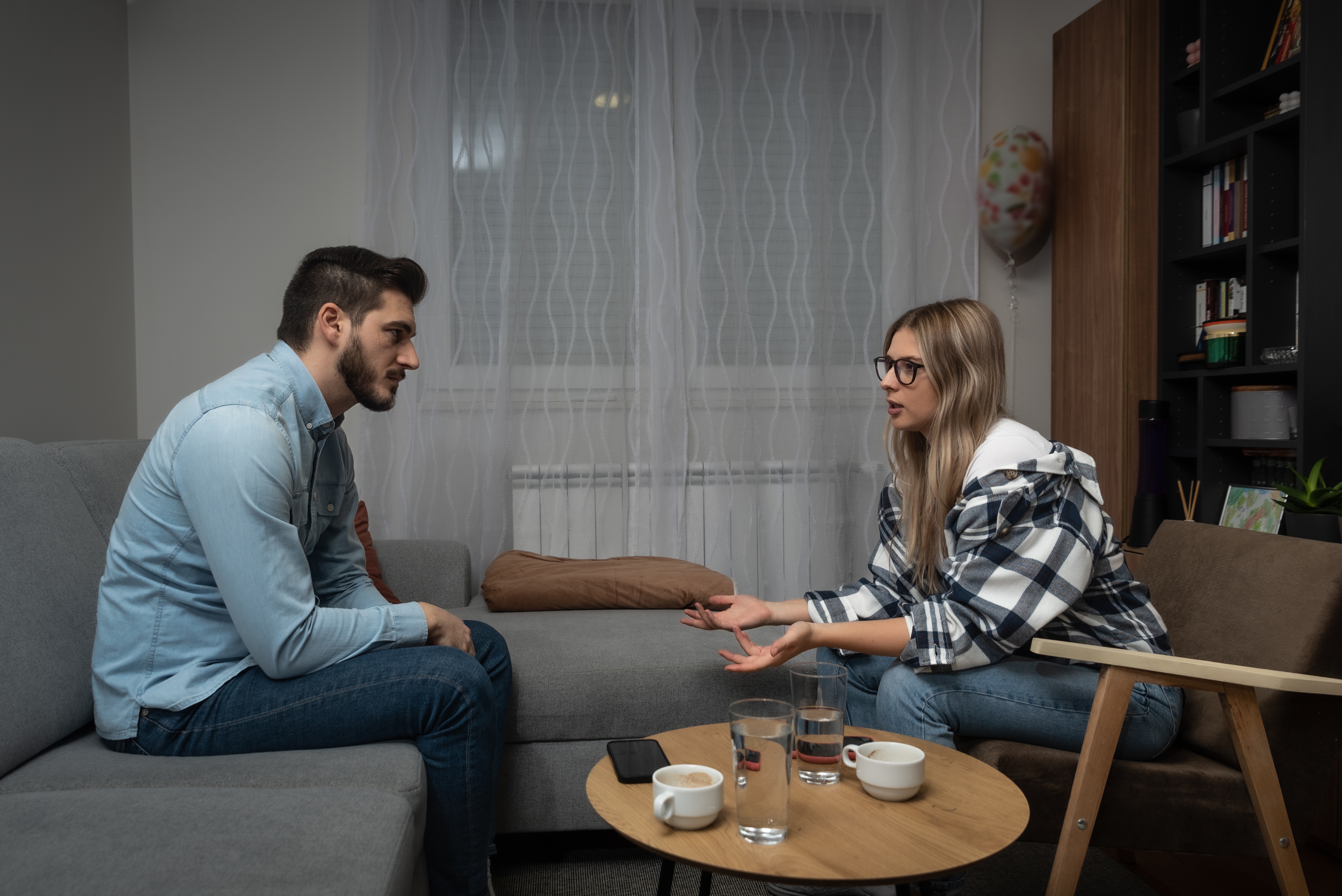 Husband and wife talking | Source: Shutterstock