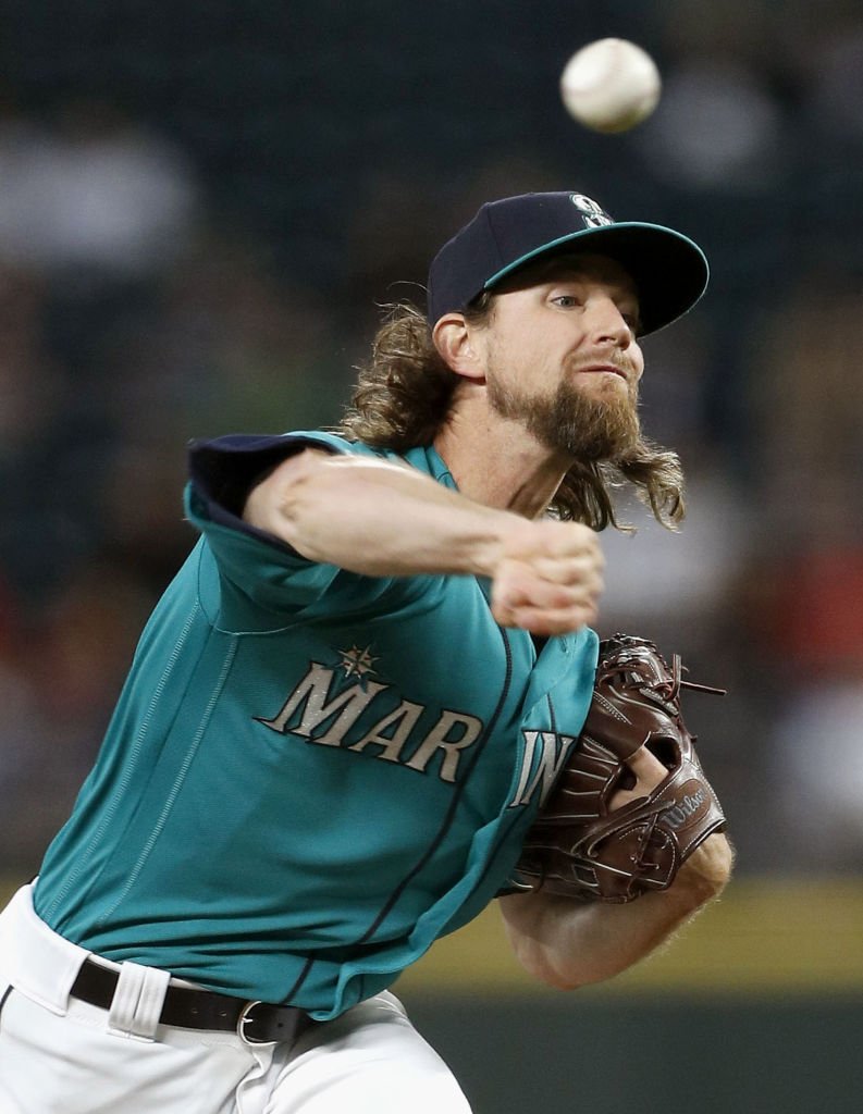 Mike Leake of the Seattle Mariners pitches against the Los Angeles Angels on July 19, 2019 | Photo: Getty Images