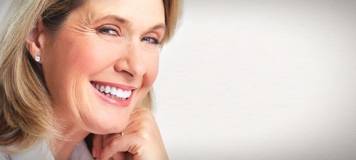 Portrait d'une femme souriante | | Photo : Shutterstock.