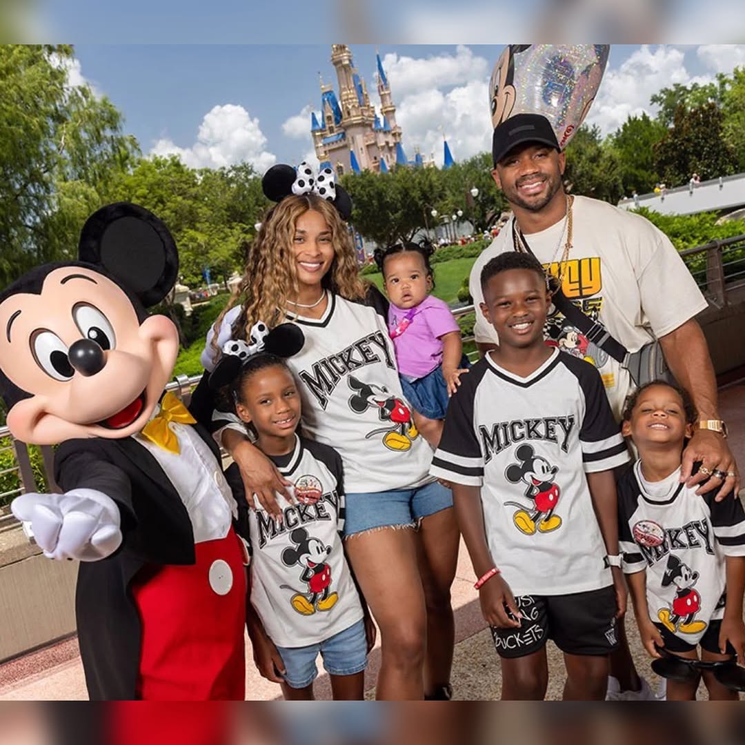 Ciara and Russell Wilson with their kids at Disneyland. | Source: Instagram/dangerusswilson