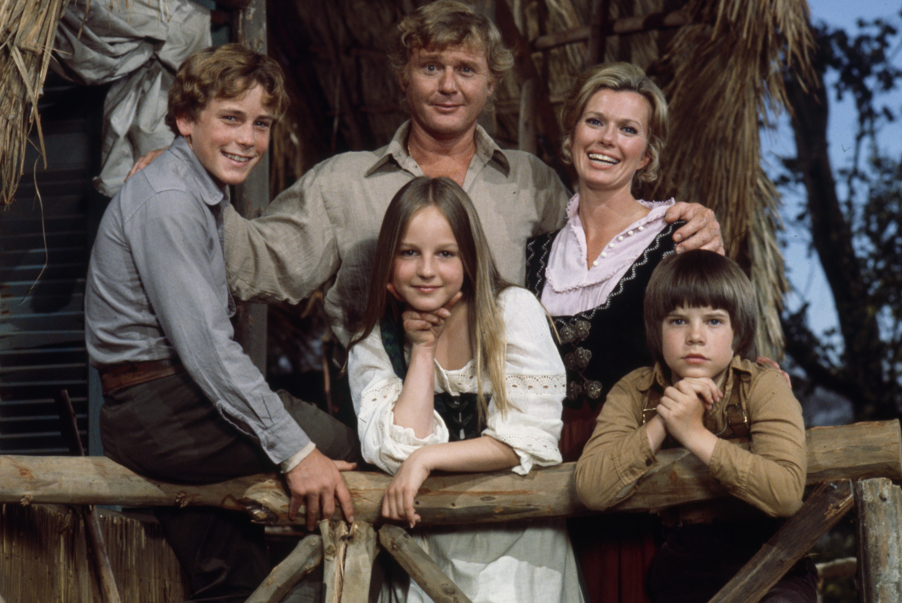 Pat Delany, Martin Milner, Willie Aames, Helen Hunt, Eric Olson promotional photo for the ABC tv series "Swiss Family Robinson" circa 1975. | Source: Getty Images
