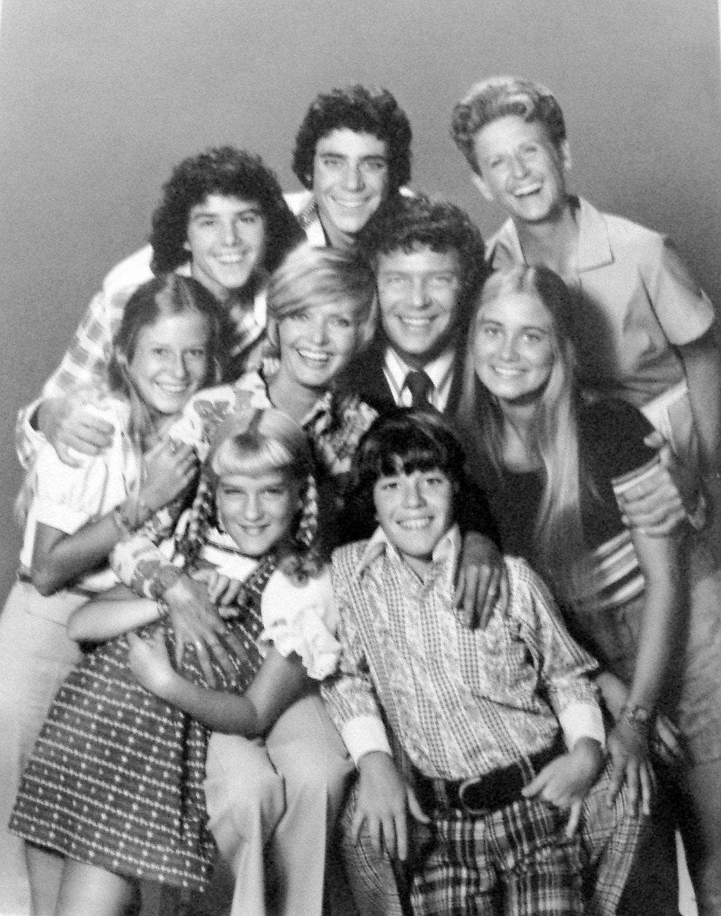 Cast photo from the television program "The Brady Bunch" | Photo: Wikimedia Commons