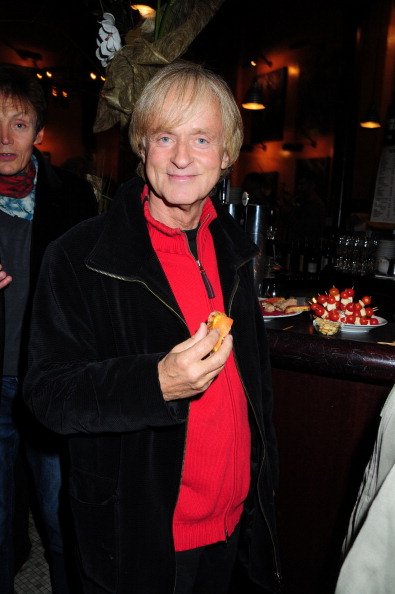 Le chanteur Dave AKA Wouter Otto Levenbach assiste à l’après-soirée Michael Gregorio Generale au Bataclan Café le 21 octobre 2010 à Paris. | Photo : Getty Images
