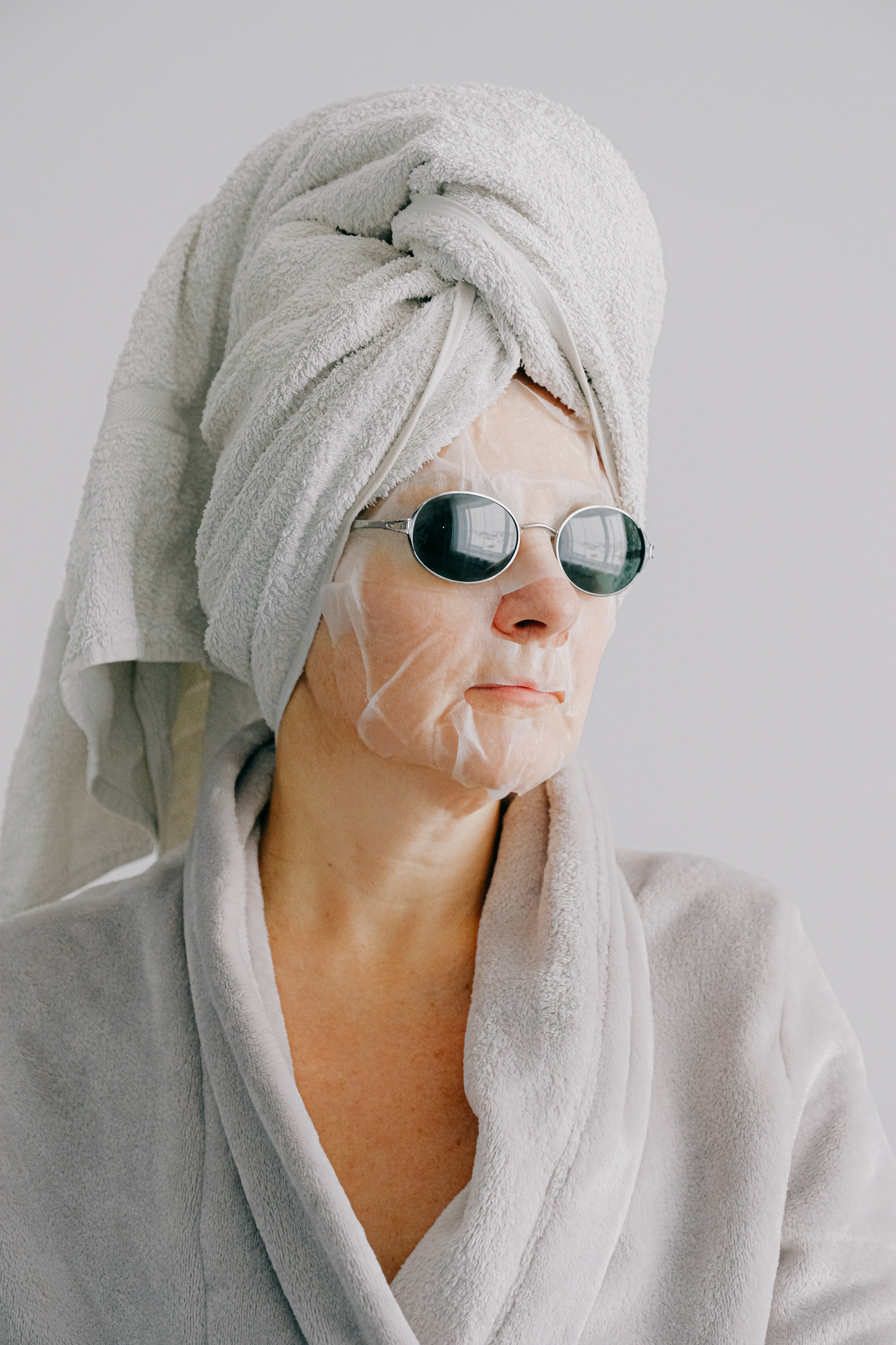 Sandra was doing her morning skincare routine when she spotted something odd. | Source: Pexels