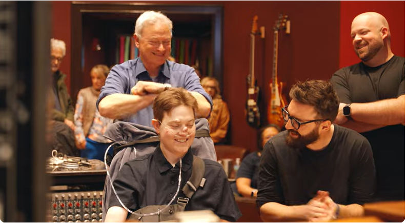 Mac and Gary Sinise on a video dated February 22, 2024 | Source: Youtube/@macsinise7489