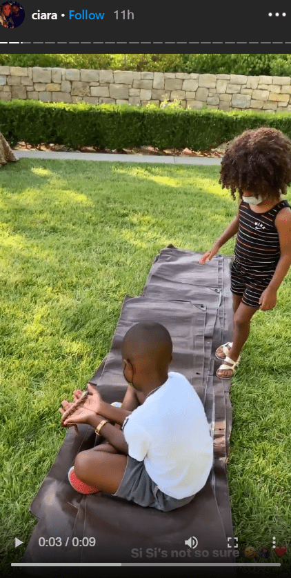 Singer Ciara's children, Future and Sienna having a lovely zoo time out in their backyard | Photo: Instagram/ciara