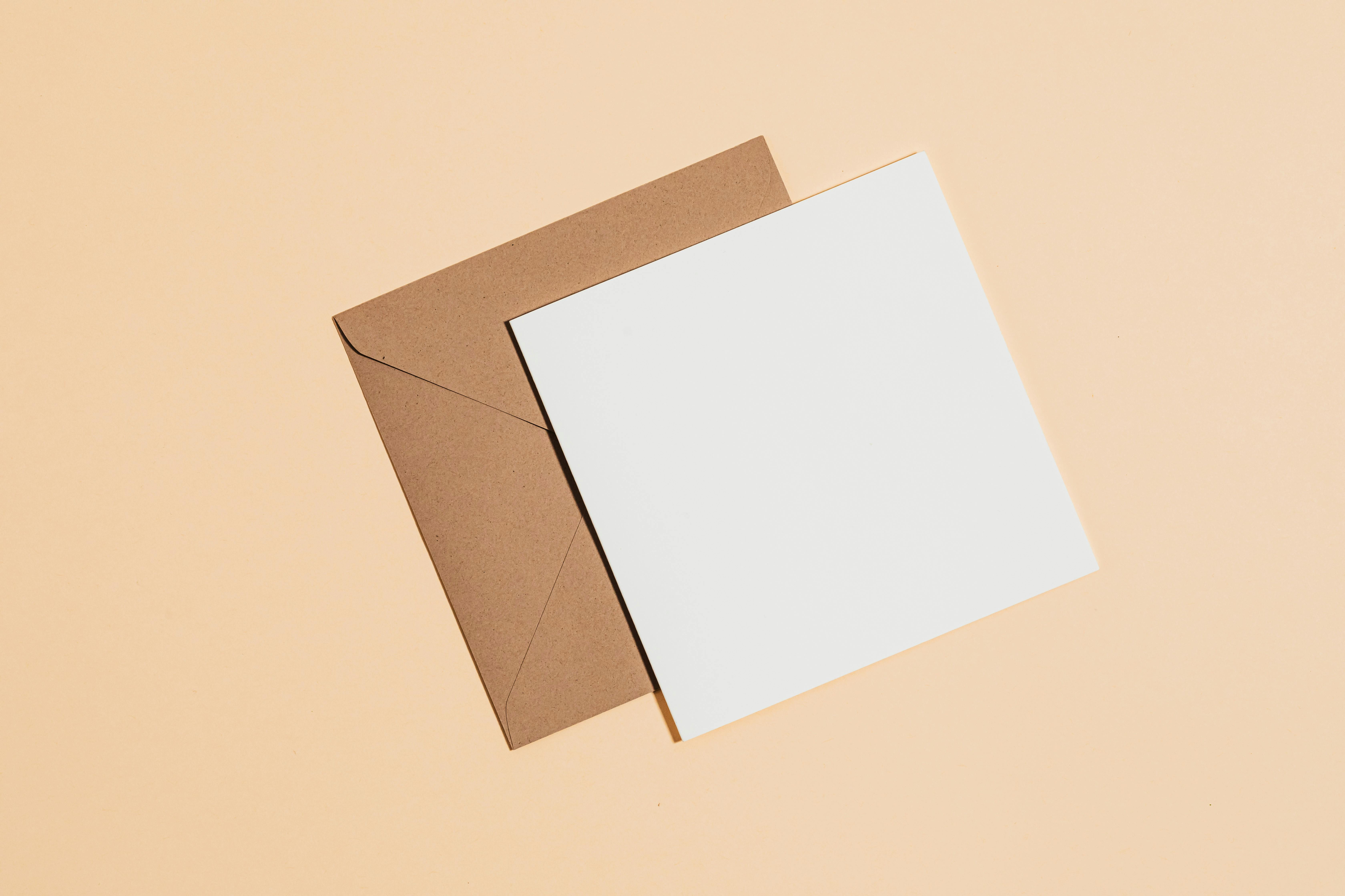 An envelope with a note | Source: Pexels