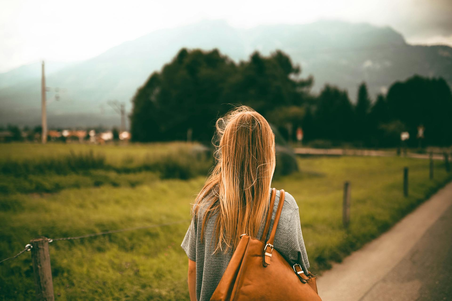 A woman standing outdoors | Source: Pexels