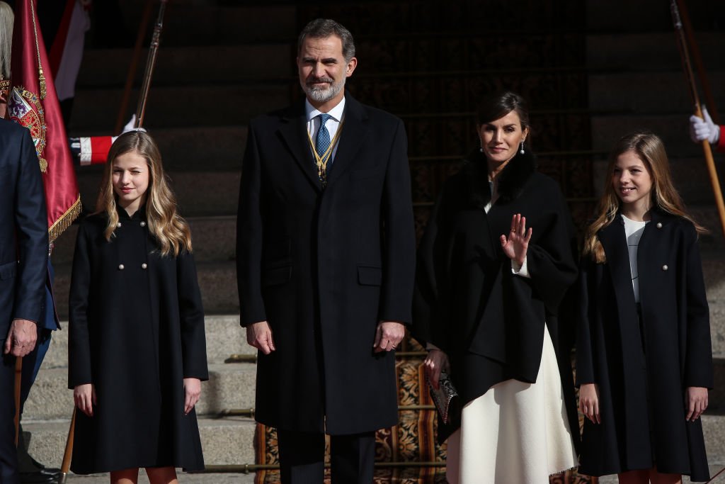 La princesa Leonor, el rey Felipe VI, la reina Letizia y la infanta Sofía en el Parlamento español el 03 de febrero de 2020 en Madrid, España. │Foto: Getty Images
