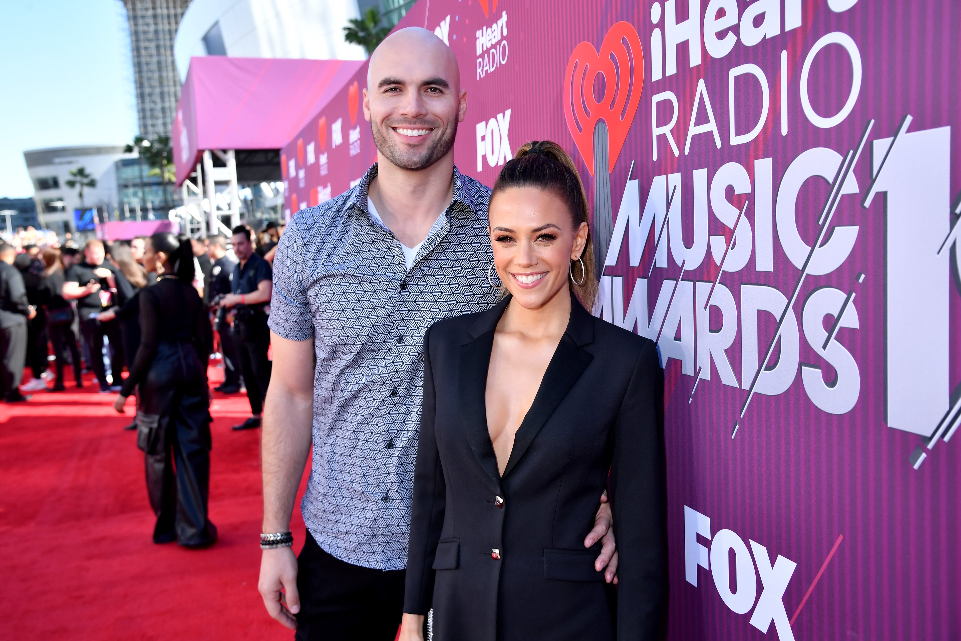 Mike Caussin and Jana Kramer at the 2019 iHeartRadio Music Awards in California on March 14, 2019 | Source: Getty Images