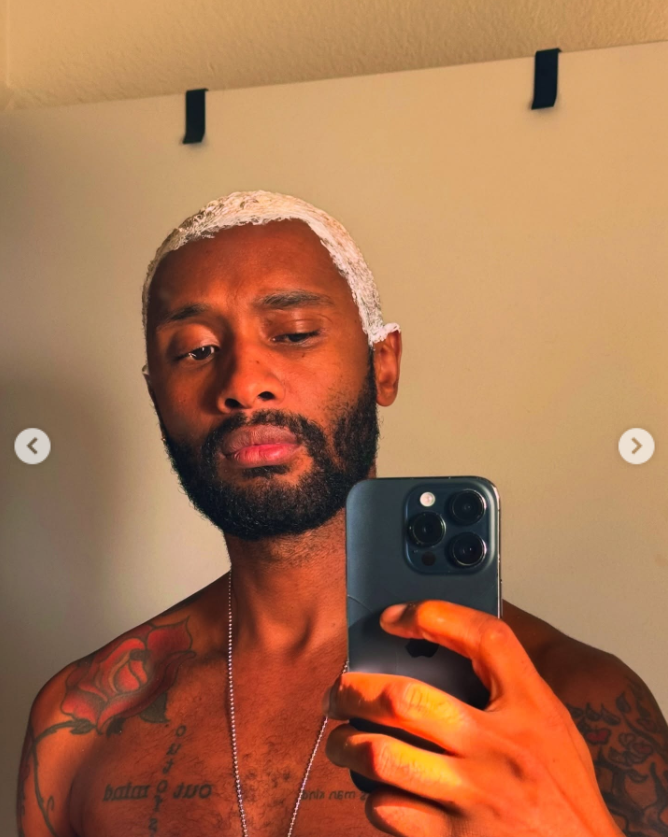 A a shirtless  Brian McKnight Jr., takes a mirror selfie with a dark-colored smartphone, from a post dated November 6, 2025. | Source: Instagram/brianmcknightjr